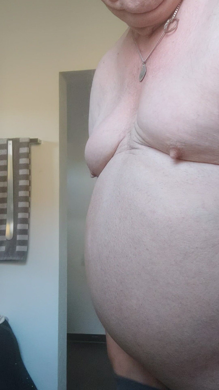 Karlchengeil: Joc sexy cu sfârc