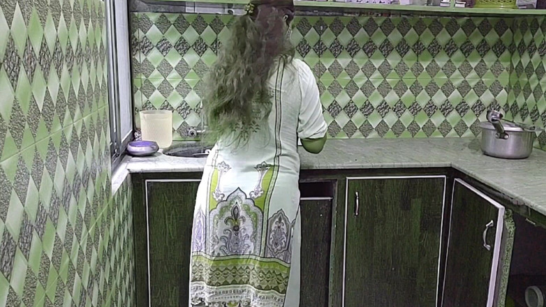 Pakistani CoupleX: Indian desi zia cucina mai kam kr Rahi thi pati...