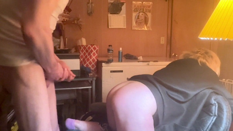 KITTYBOOBOOFUXX: Schau Zu, Wie Ich Im Keller Oben Auf Dem Dreier...