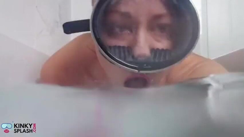 UKCuteGirl Lucy Lauren: Минет в маске в ванне с британской девушкой Lucy