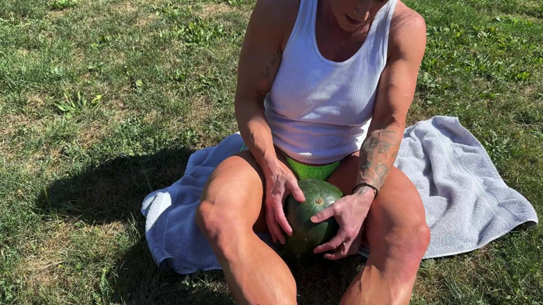 Kandylegsxxx: Mamă sexy musculoasă Kandys Pepene verde Zdrobire dominare