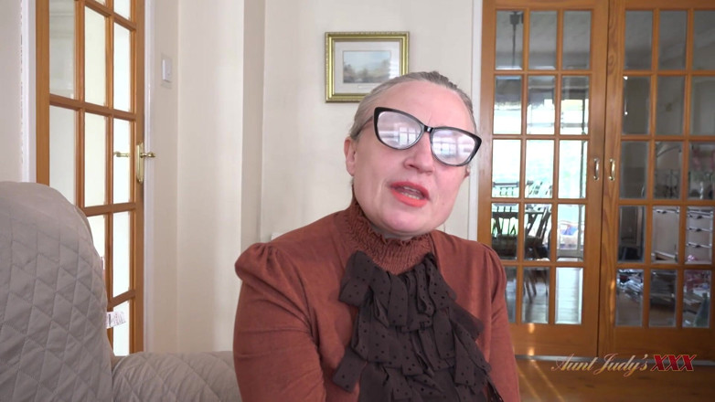Aunt Judy's XXX: AuntJudysXXX - Matura ta matură profesoară Matură, doamna Andrea Ann, găsește...