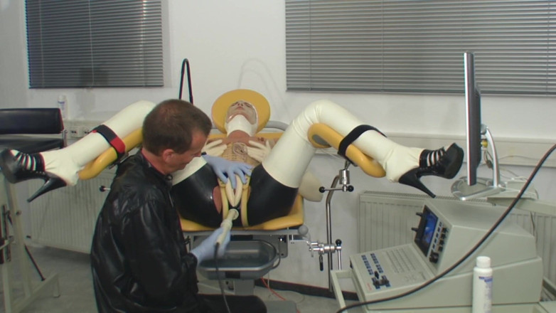 Rubber & Clinic Studio - 1ATOYS: Un folle esame anale ad ultrasuoni in gomma