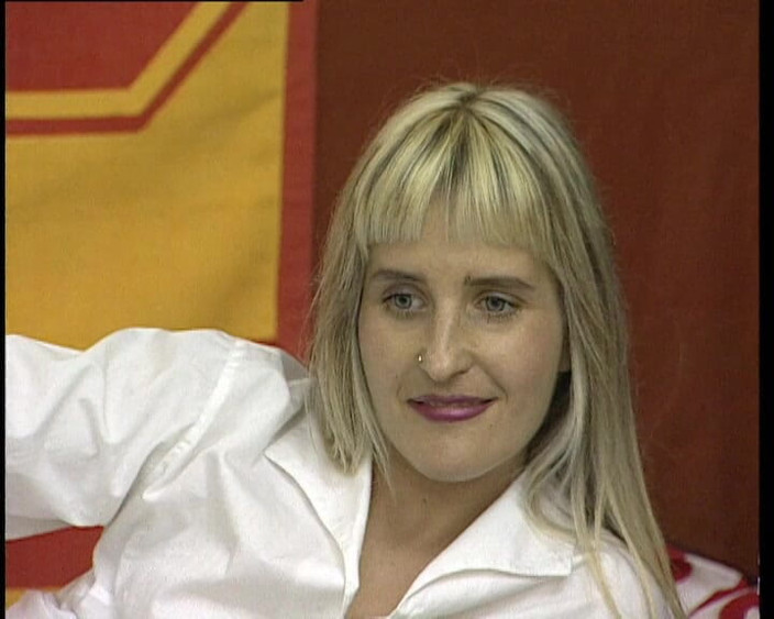 YOUR FIRST PORN: II sunt doar o curvă blondă, proastă