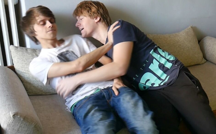 Ethan Alex: Seduce un ragazzo skate per farmi un footjob