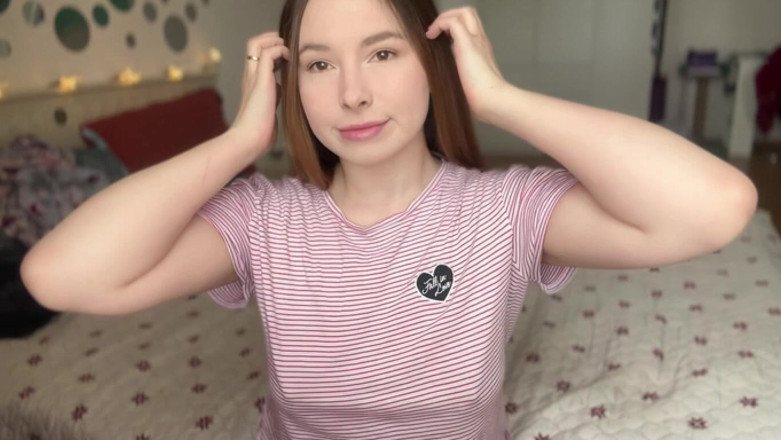 Loly Lola: Молодичка мастурбує