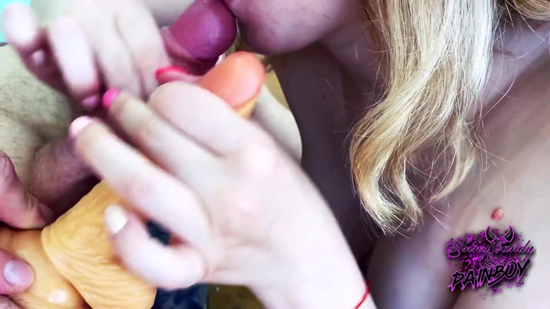 AnnyCandyPainboy: Dubbel avsugning - Kuk och dildo bästa vänner för en tjej
