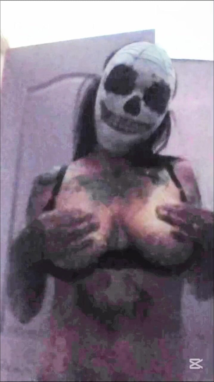Sailorbigtits20: Bermain Dengan Payudara Besar Saya