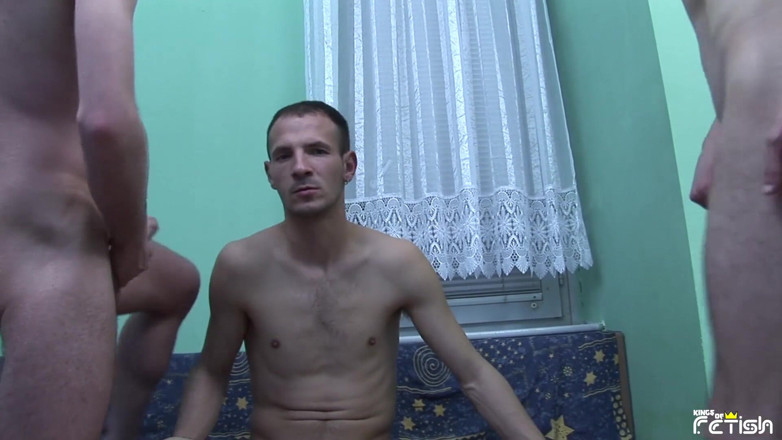 Gay Diaries: ハンサムな男が彼の口とお尻積によって2人の友人に生ハメスタイル