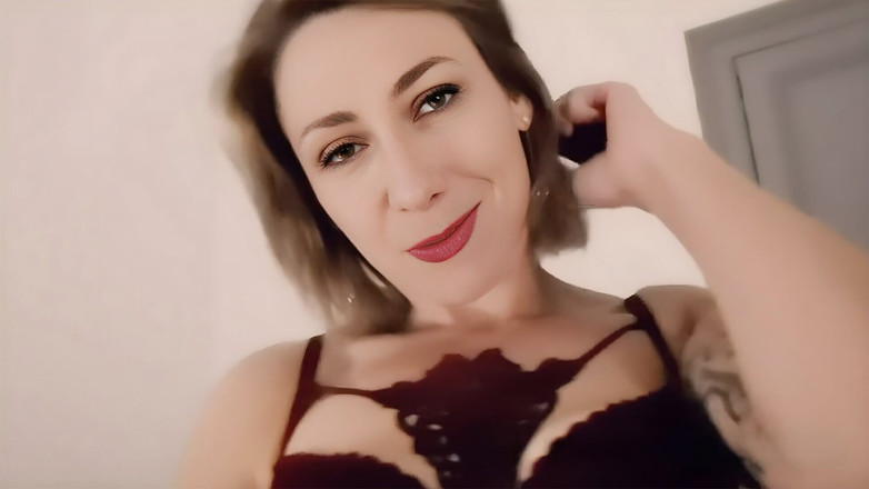 Juliehotmom: Nova madrasta quer chupar meu pau para me conhecer melhor