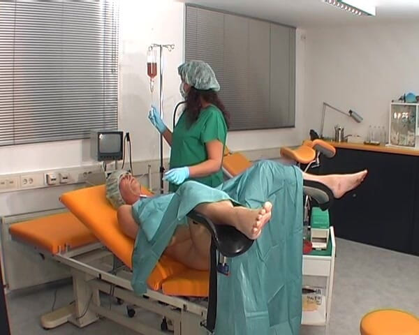Rubber & Clinic Studio - 1ATOYS: Gyno dreams - mengisinya dengan kencing panas yang segar