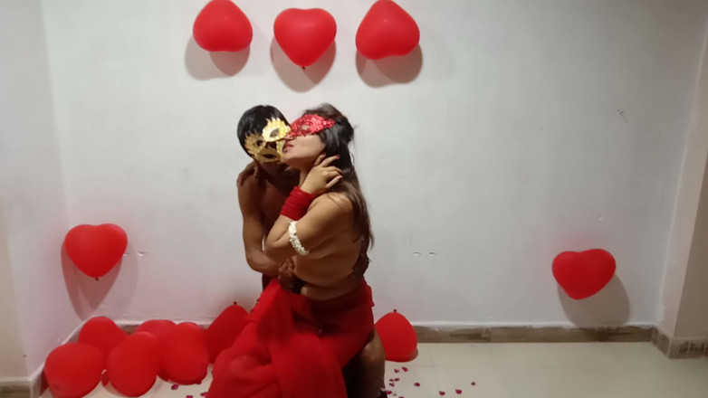Marathi Queen F: Un couple s’amuse avec Saint-Valentin