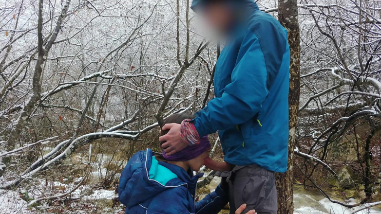 thelazycouple: Pompino e ingoio sborra vicino al fiume di montagna