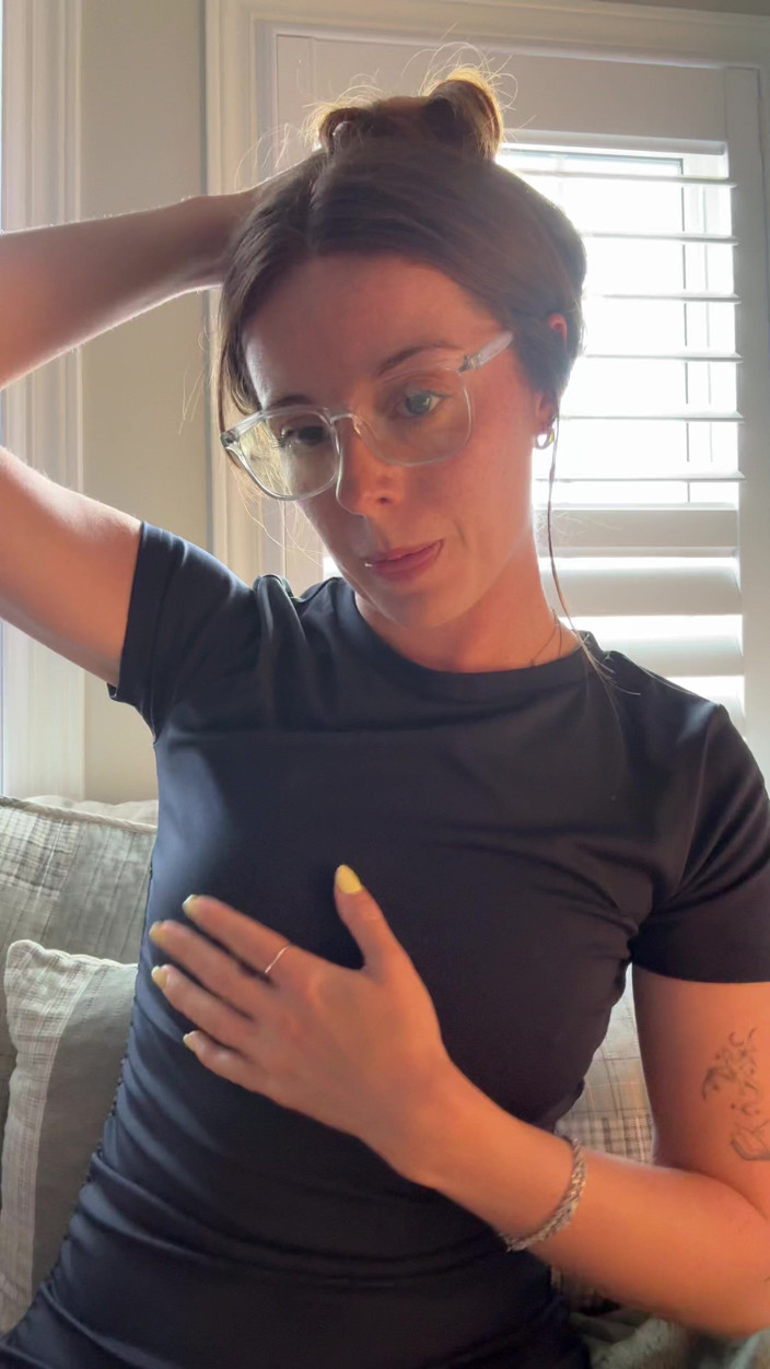 Nadia Foxx: Kočka v brýlích vám řekne, jak mrtvici!
