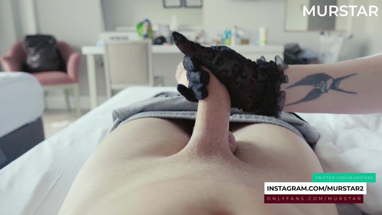 Toma Mur: Punheta no salão de massagem
