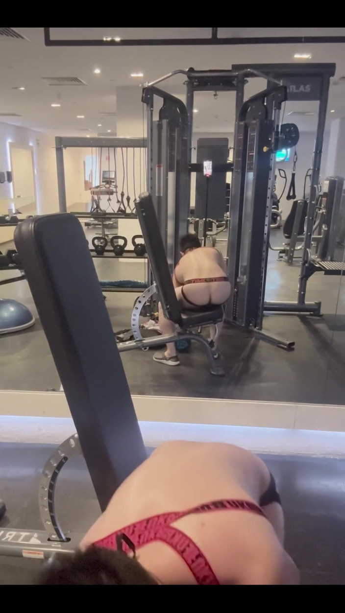 Barenakedmuscles: ジムでのフレックス