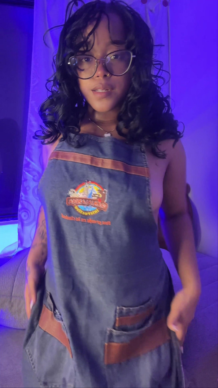 brunette: Cook cerca qualcuno con cui passare la notte