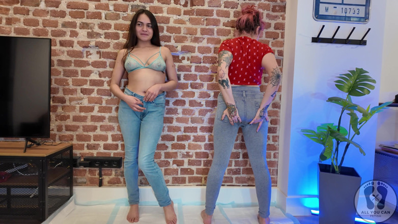 All You Can Fetish: Rebeca Addams e Ana Spears fazendo xixi em jeans se...