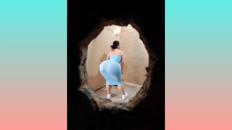 Xprohibidox1: Donna ricca con culo grosso nel camerino
