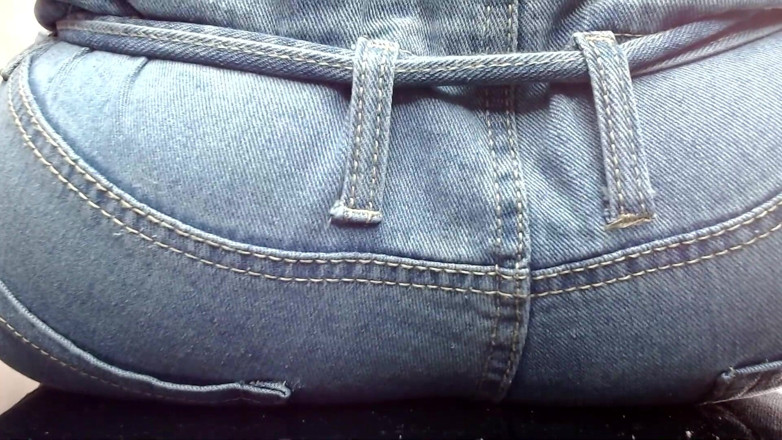 Maeling: Călcată în Blugi și Cur Denim