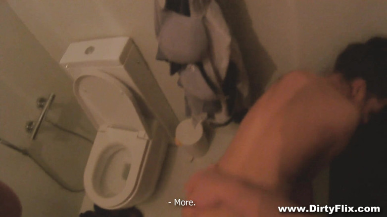 Fucking Glasses: Scopata in bagno