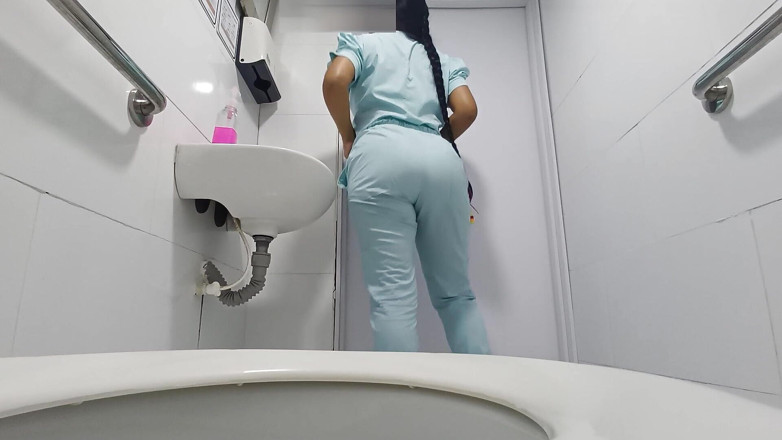 kelsyStar: Badezimmer nimmt krankenschwester auf