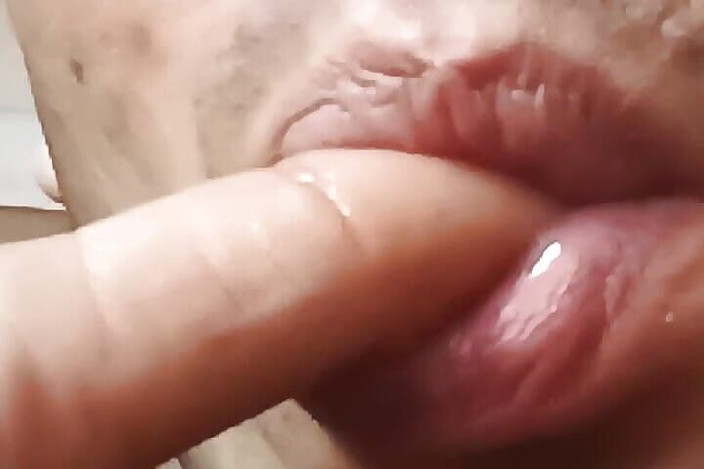 Thakursammy: Primeira vez na boca, sexo com dedo solo, esperma profundo