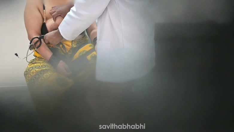 savithabhabhi: Medico con un paziente in una clinica