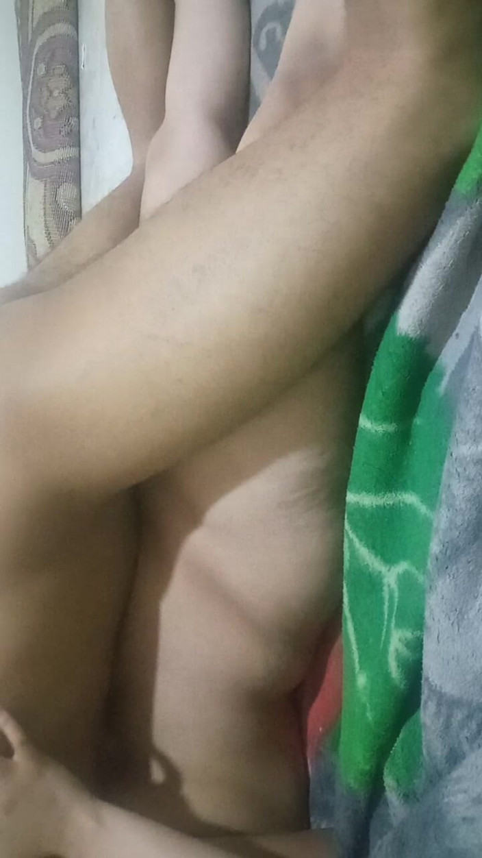 Hot naked coup: Mladé, čerstvě vdané páry mají sex
