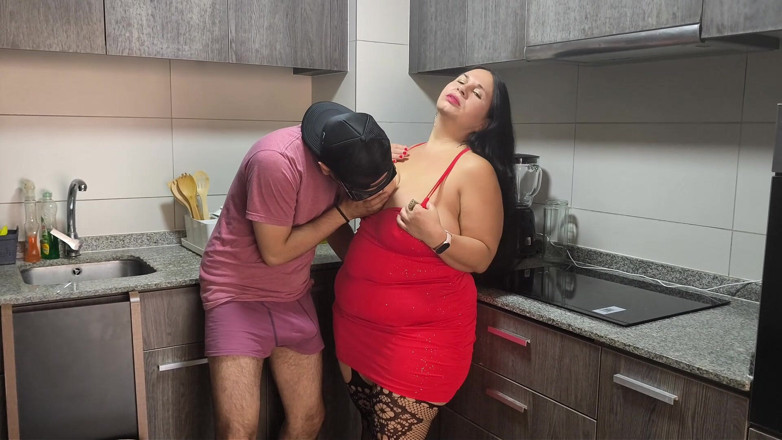 Riderqueen: BBWミルフ継母ファックキッチン - ファン向けフルビデオ