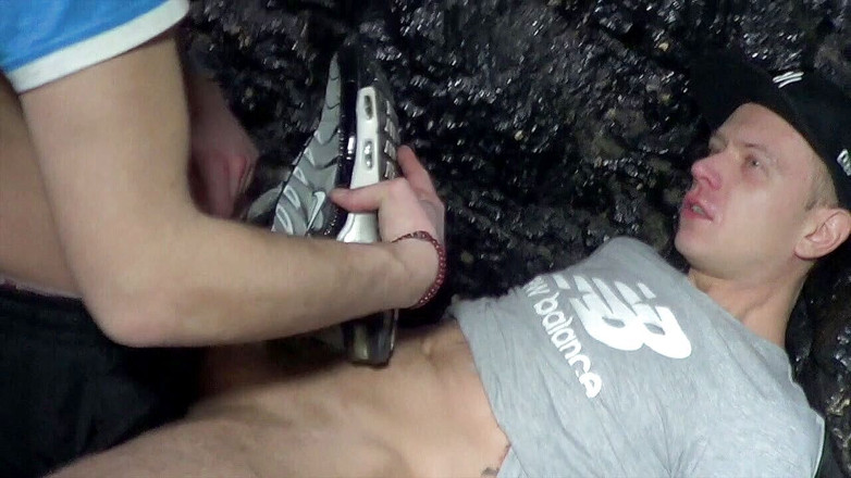 Sneaker gay: Доминирование кроссовками для Оскара Вуда и Тима Cosla