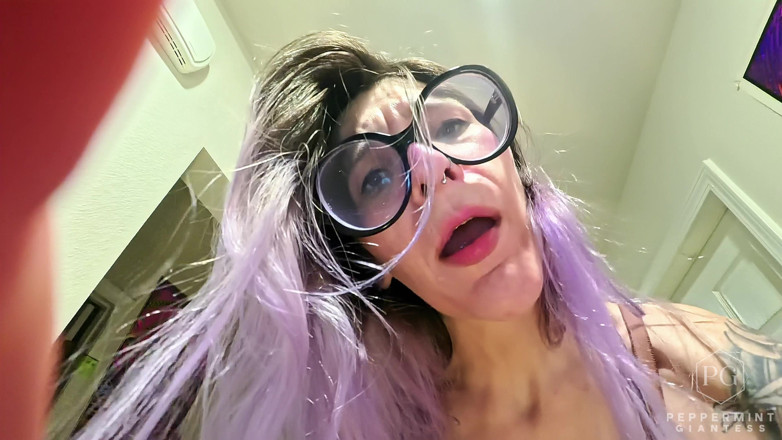 Peppermint Giantess: 6'7 macecha vlastní její patetický krátký poražený - obryně POV ponížení...