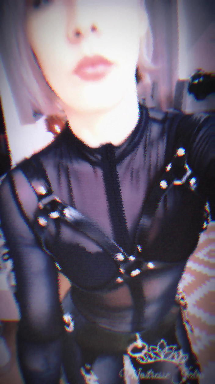 DeesseJulia: Herrin julia in einem nyloncatsuit