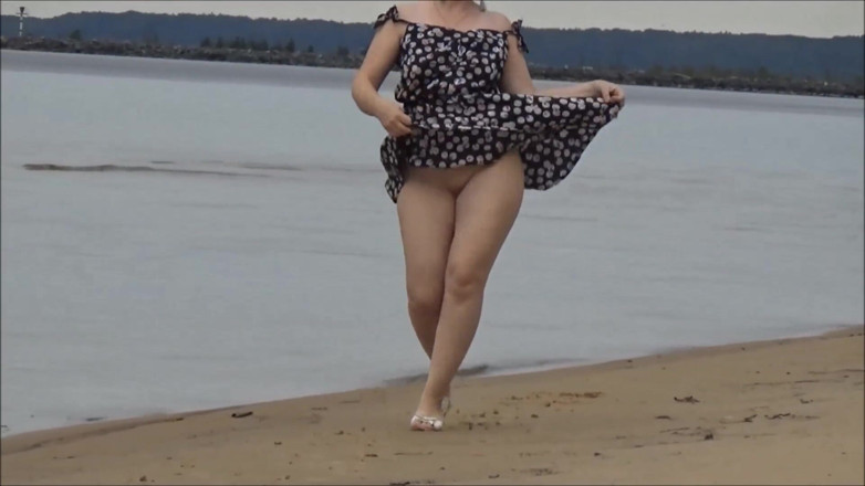 RedRoseRus: Red Rose - Culo grosso sulla spiaggia