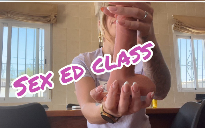 Charlie Zoe Milf: Sex la clasa Ed