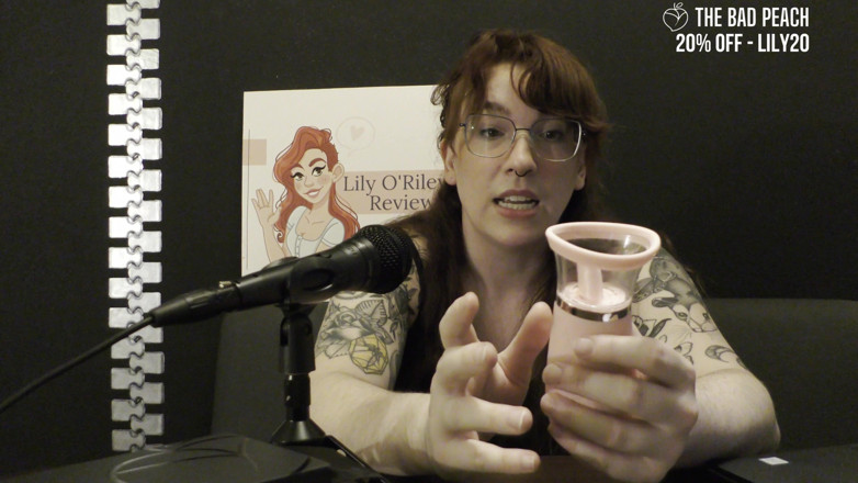 Lily O'Riley: NSFW recensie van de honingpislikkende vibrator uit de slechte perzik