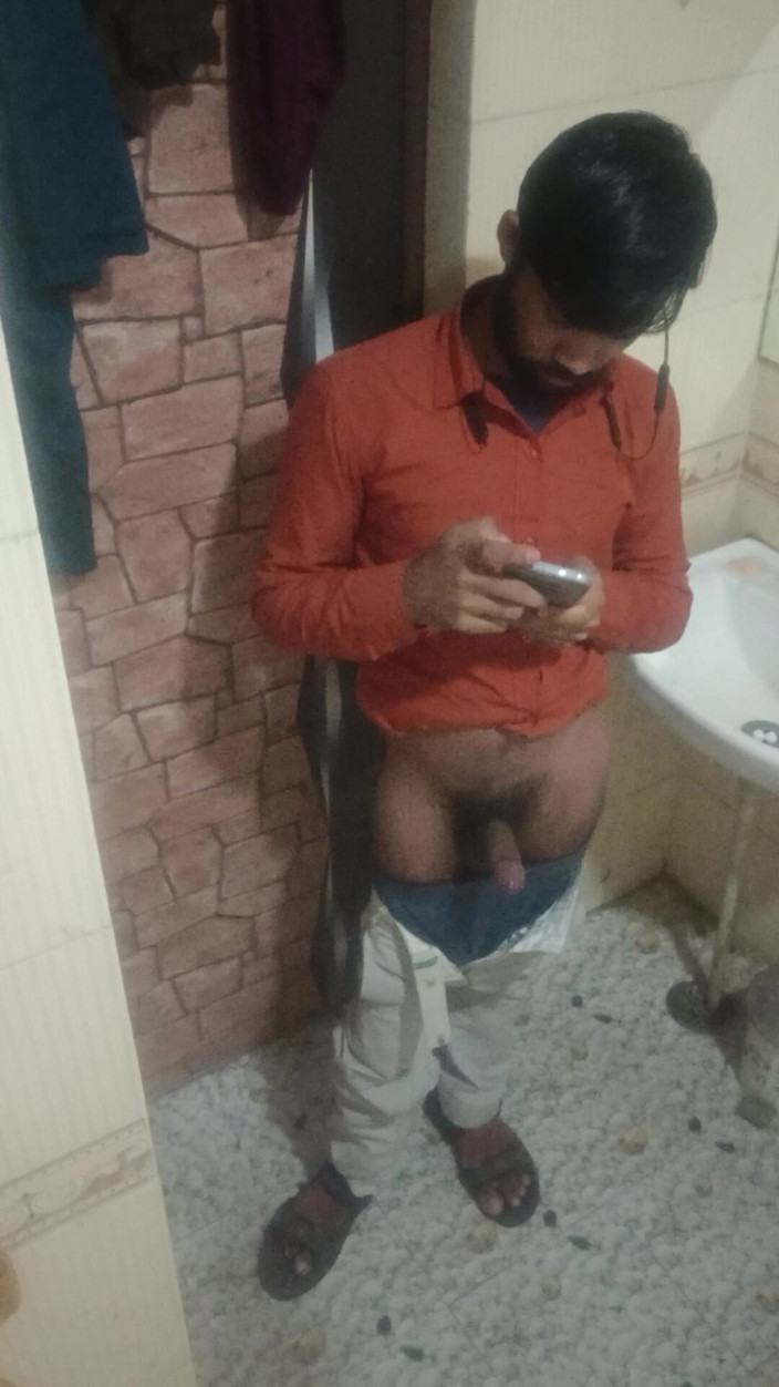 Brijesh 270: Aku merekam videonya sendirian di kamar mandi.