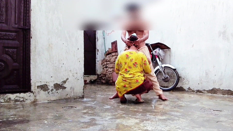 Abida sexy: Pantat bahenol cewek ini dientot habis-habisan di musim hujan!