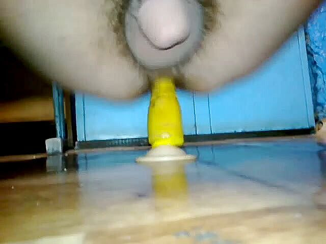 Drxxxka: Dildo kuning dalam pantat saya - solo, amatur