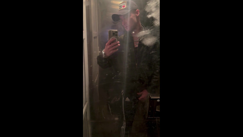 KinkySirius: Gopnik Kinkysirius se masturba en el sucio baño del tren