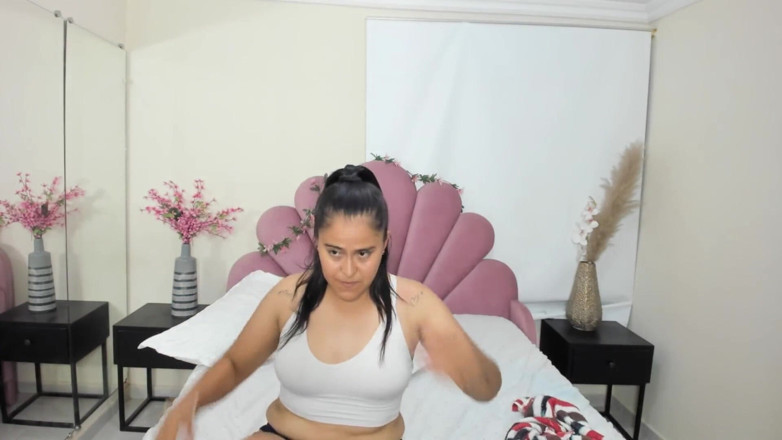 Leona AndJazzlin: Sex în cuplu masturbare pizdă goală