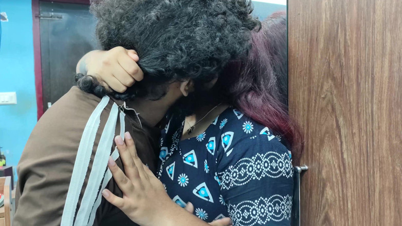 Vaigavarun45: 唇锁，脖子亲吻和与喀拉拉邦女孩的热浪漫