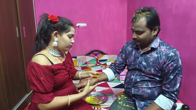 Sona bhabhi: Indische stiefbroer en stiefzus seks op Rakhiya Bandhan-dag