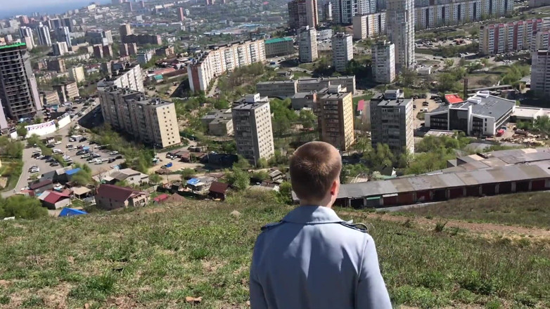Vilu_and_Mi: Vilu Vidish přivede Mi na vrchol hory, ale saje mého...