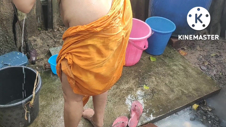 Anita yadav: Anita Yadav badend in Indische stijl
