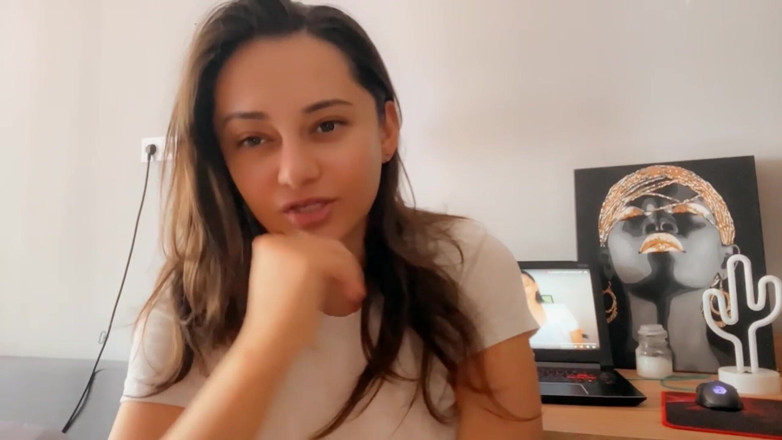 Malati Sex Education: En İyi Lezbiyen Pozisyonları
