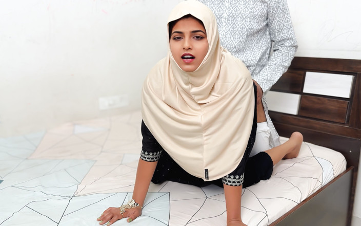 Sexy Komal: Fratellastro musulmano con hijab morbido e desi, figa bella e...