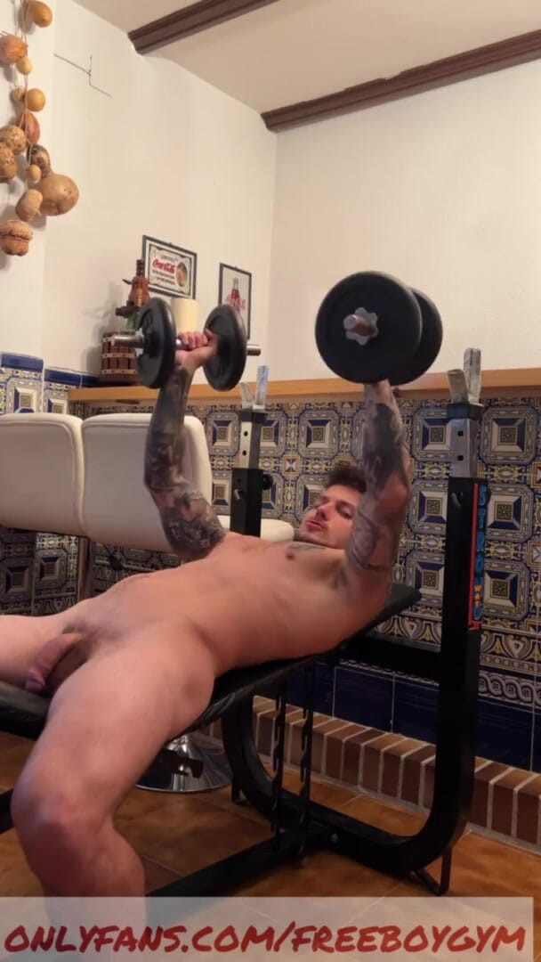 BoyGym: Pancutan mani dan senaman pada Model Boygym Onlyfans Masa Yang...