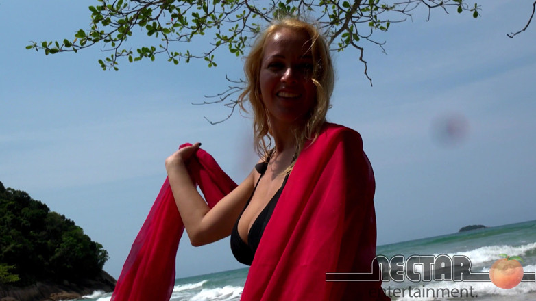 Nectar Entertainment: Bionda Esperta Che Si Mette a Letto