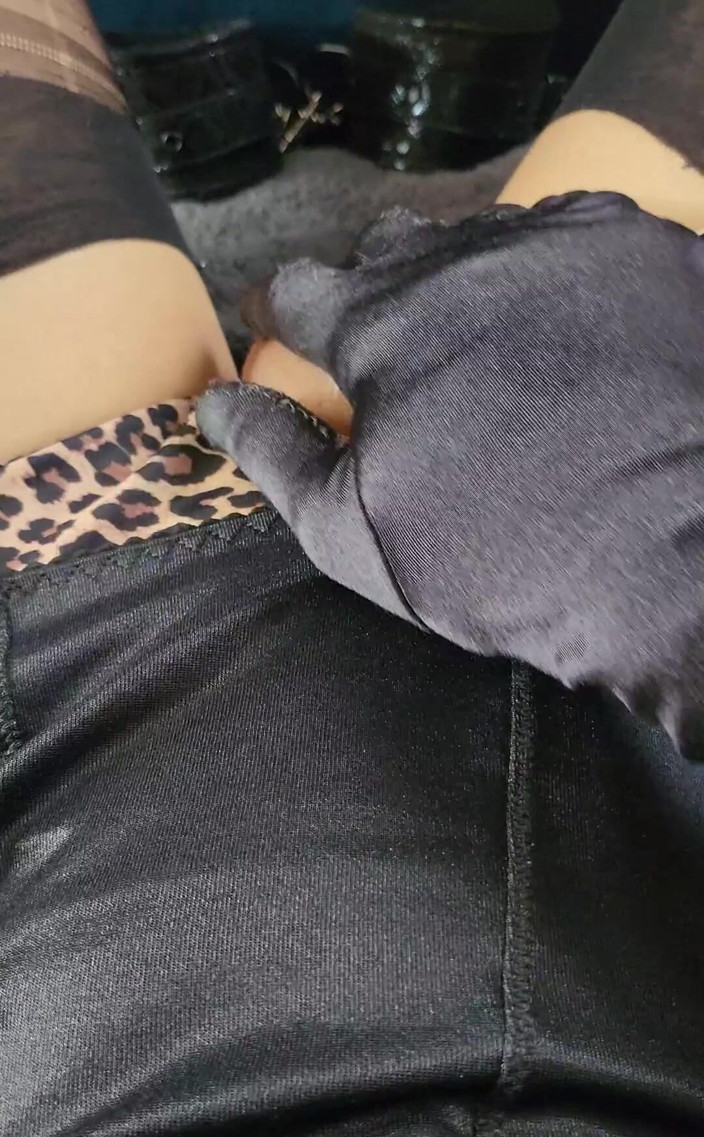 JessicaXD: Cewek nakal dengan lingerie hitam yang super nakal ini lagi...